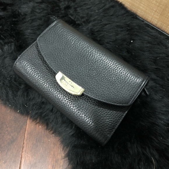 Black kate spade ♠️ Wallet - Picture 1 of 4